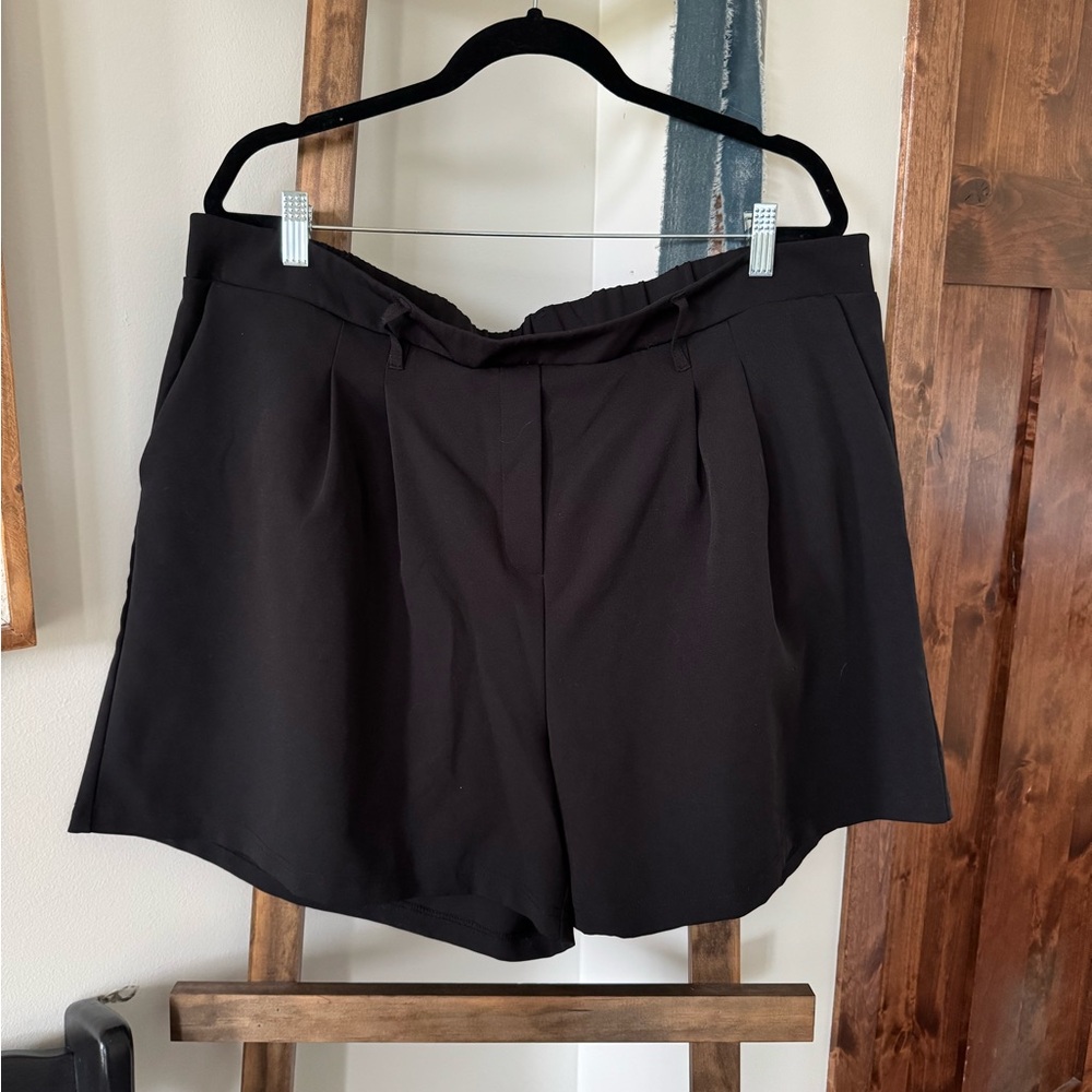 32 Degrees Black Pleated Trouser Shorts Women’s XXL Pull On Pockets